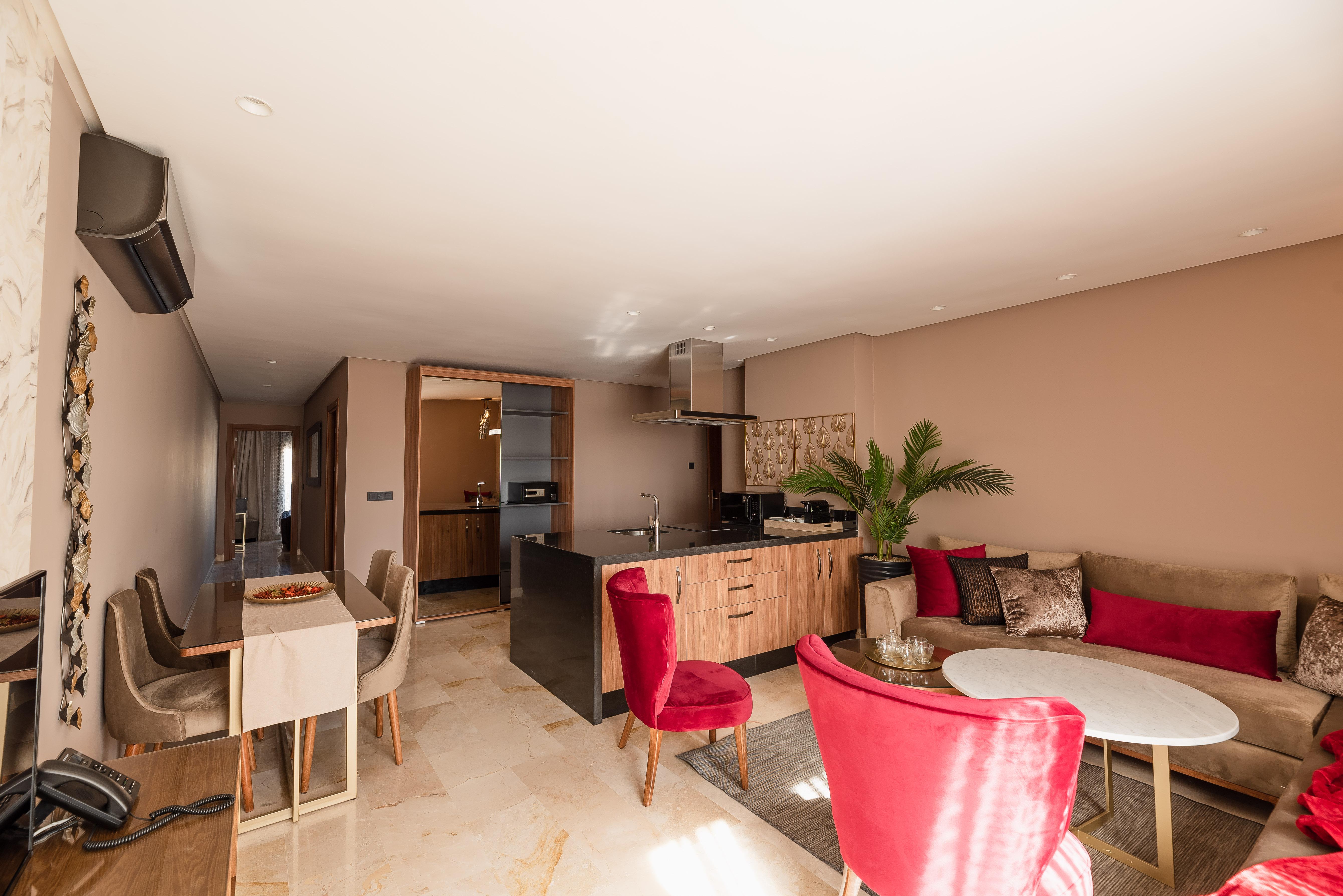 Avenue Hotel 4*